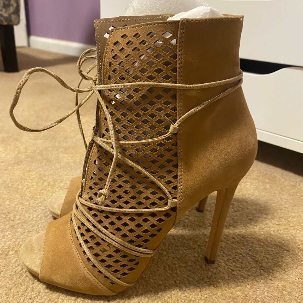 Steve Madden Maddye peep toe booties
